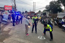Kecelakaan di Cileungsi Bogor, Angkot Tabrak 3 Motor!<