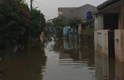 Tangsel Dikepung 22 Titik Banjir, Ketinggian Air Capai 1,4 Meter