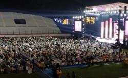 Momen Mengharukan Pelajar di Malang Masuk Islam di Hadapan 6.000 Peserta Ceramah Dr Zakir Naik