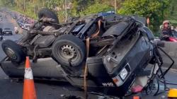 Kecelakaan di Semarang, Pikap Melaju Kencang Ugal-ugalan hingga Terguling