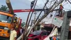 Diduga Pengemudi Mabuk, Mobil Mazda CX-5 Tabrak Tiang Listrik hingga Ringsek