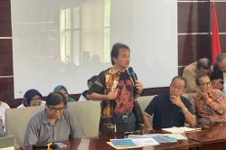 Roy Suryo Singgung Jokowi Bawa Map Ditekuk ke Polda Metro: Tak Mungkin Itu Ijazah Asli