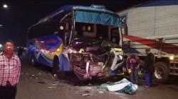 Kecelakaan di Jombang, Bus Bawa 25 Penumpang Tabrak Truk Gandeng