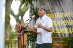 Menhut Serahkan SK Pelepasan Kawasan Hutan di Banyuwangi, Luasnya 152 Hektare<