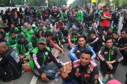 Demo Ojol di Gambir Jakpus, Massa Bawa 6 Tuntutan ke Pemerintah