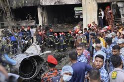 Jet Tempur AU Bangladesh Jatuh Timpa Kampus, 19 Orang Tewas