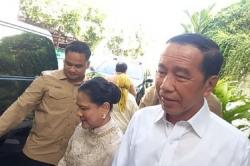 Momen Jokowi Berangkat ke Jogja Didampingi Iriana, Ingin Hadiri Reuni di UGM