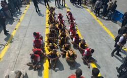 37 Napi Risiko Tinggi Jawa Timur Dipindahkan ke Nusakambangan, Kenakan Penutup Mata