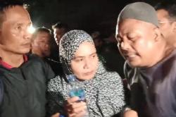 Momen Emak-Emak Menangis Histeris Paksa Masuk ke Pasar Taman Puring saat Kebakaran