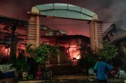 Kebakaran Pasar Taman Puring, Tahanan Polsek Kebayoran Baru Dievakuasi<