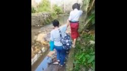 Viral Siswi SD di Semarang, Susuri Sungai ke Sekolah karena Akses Ditutup Seorang Pengacara