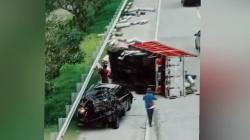 Kecelakaan di Tol Jombang, Truk Pengangkut Tabung Gas Tabrak Avanza hingga Terguling<