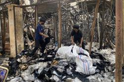 Pasar Taman Puring Terbakar, Pedagang Mengais Sisa Barang yang Bisa Diselamatkan