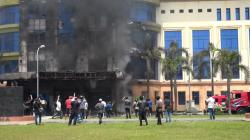 Kebakaran Hotel Madina Almunawarroh di Asrama Haji Medan, Penghuni Dievakuasi<