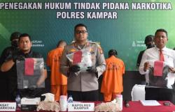 Menegangkan! Polisi Tembak Ban Mobil saat Kabur Bawa Sabu 1 Kg di Kampar Riau