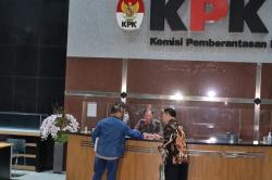Dirjen AHU Kemenkum Datangi KPK, Antar Keppres Amnesti Hasto?