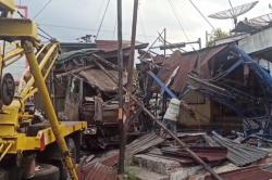 Kecelakaan di Pematangsiantar, Truk Diduga Rem Blong Tabrak 2 Rumah Warga<
