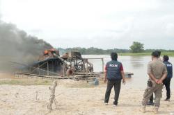 Operasi Penertiban Tambang Ilegal di Kuansing Riau, 13 Rakit Dibakar Petugas Gabungan