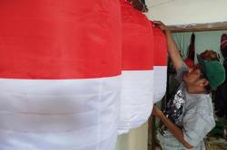 Banjir Pesanan Lampion Jelang HUT RI, Perajin di Malang Raup Cuan Puluhan Juta<
