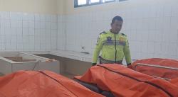 Kecelakaan Maut Ertiga Tabrak Tronton di Tol Cipali Cirebon, 3 Tewas 3 Luka<