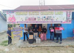 Dukung Rumah Kreatif Cahayo Laut, PT Nusa Wana Raya Beri Bantuan Alat Membatik<