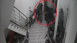 4 Kawanan Maling di Tempat Kos Mojokerto Terekam CCTV, 2 Motor Dibawa Kabur