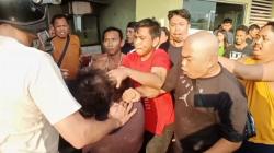 Tertangkap Curi Sekarung Bawang Merah di Pasar, Pria di Gowa Diamuk Warga<