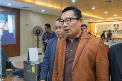 Ekspresi Ridwan Kamil Jalani Tes DNA