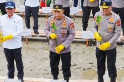 Kapolri Tanam Mangrove di Kalbar: Jaga Lingkungan untuk Masa Depan Anak-Cucu Kita