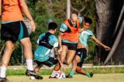 Pelatih Persebaya Beri Kabar Buruk jelang Lawan PSIM di Laga Pembuka Super League 2025-2026<