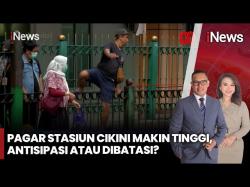 Nekat! Warga Masih Lompati Pagar di Stasiun Cikini usai Ditinggikan Jadi 1,7 Meter