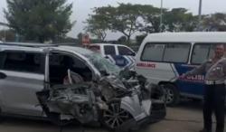 Kecelakaan Avanza Adu Banteng dengan Truk Tronton di Tuban, 3 Luka-Luka