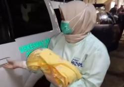 Sumedang Geger! Wanita Muda Tepergok Bawa Mayat Bayi dalam Plastik di WC Masjid<
