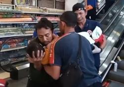 Ngeri! Kaki Balita Terjepit Eskalator Mal di Sukoharjo, Evakuasi Dramatis<