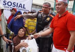 Sambut HUT RI, Rutan Bandung Bagikan Paket Sembako untuk Warga Kurang Mampu<