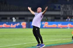 Bojan Hodak Murka Ada Sekelompok Suporter Bikin Rusuh saat Persib vs Ratchaburi
