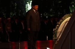Momen Prabowo Pimpin Upacara Ziarah Nasional dan Renungan Suci di TMP Kalibata<
