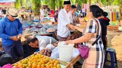 Kunjungi Pasar Kaget Jalan Sejahtera di Bengkalis Riau, Legislator Perindo Beri Motivasi ke UMKM<