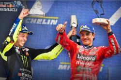 Rossi Tidak Pernah Desak Bagnaia Singkirkan Marquez, Direktur VR46 Klarifikasi!