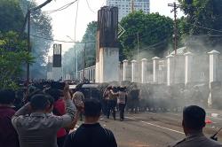 Polisi Tutup Arus Lalin Jalan Gatot Subroto dan Gerbang Pemuda Senayan Imbas Demo 25 Agustus