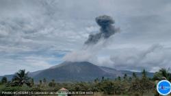 Gunung Lewotobi Laki-laki 3 Kali Meletus Hari Ini, Kolom Abu Setinggi 2.000 Meter