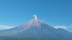 Gunung Semeru Erupsi 3 Kali dalam Sehari, Warga Diminta Waspada