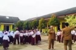 Tegas! Disdik Pesawaran Berhentikan Guru SD yang Ngamuk hingga Ancam Cekik Siswa<