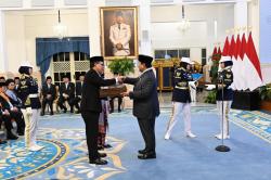Hoegeng dan Ben Mboi Dapat Tanda Kehormatan dari Presiden Prabowo