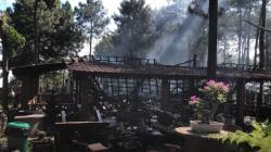 Kafe di Lereng Gunung Welirang Mojokerto Terbakar, Warga Panik Lihat Kobaran Api