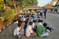 Polisi Tangkap 48 Pelajar di Cikarang Hendak Ikut Demo Buruh, Terprovokasi Medsos