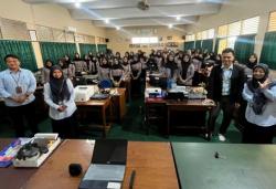 Hadapi Era Digital, FEB UNY Latih Literasi Digital Siswa SMKN 1 Depok Sleman<