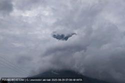 Gunung Lewotobi Laki-Laki di NTT Meletus, Kolom Abu Capai 1.600 Meter