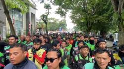 Aksi Solidaritas untuk Affan, Driver Ojol Bergerak dari Alun-Alun Rangkasbitung ke Polres Lebak<