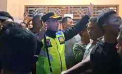 Pekalongan Mencekam! Ribuan Warga Kepung Rumah Pelaku Pencabulan Anak<